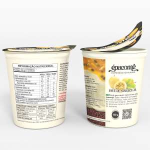 Embalagem de Pavê de Maracujá Épacomê: clássico pavê nutritivo brasileiro de maracujá, adoçado com tâmara e base de coalhada. Um pote fechado, um aberto com a tampa entreaberta, mostrando a tabela nutricional de 133 kcal e alto teor de fibra.