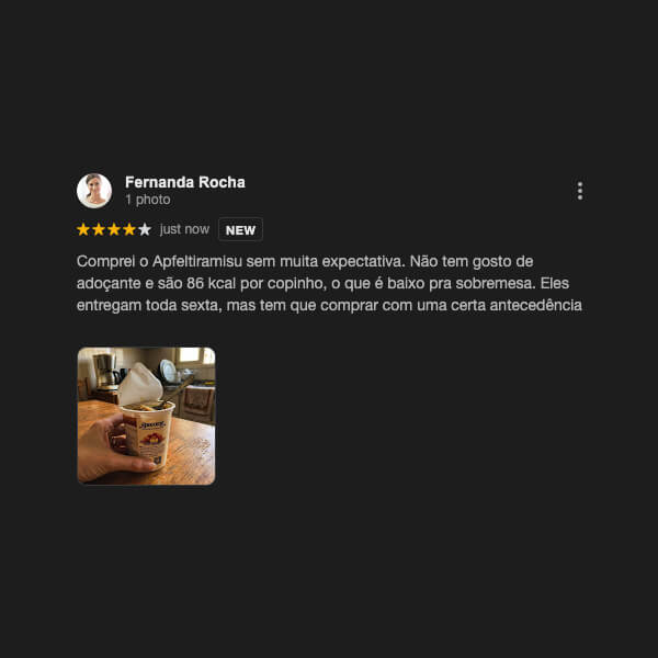 Avaliação 4 estrelas no Google da cliente Fernanda Rocha sobre o Apfeltiramisù Épacomê: destaque para o sabor sem retrogosto de adoçante e baixo valor calórico.